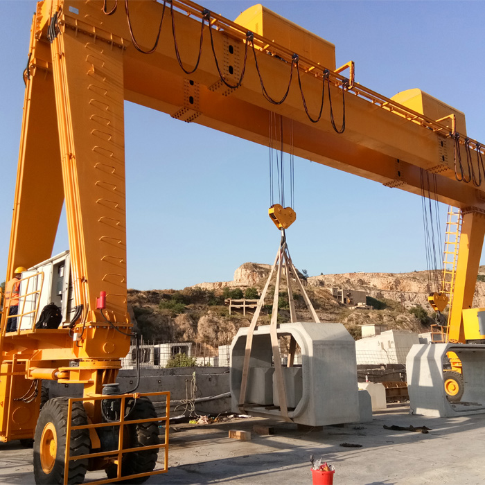 Port 25 Ton Rtg Rubber Tyre Container Lifting Gantry Crane