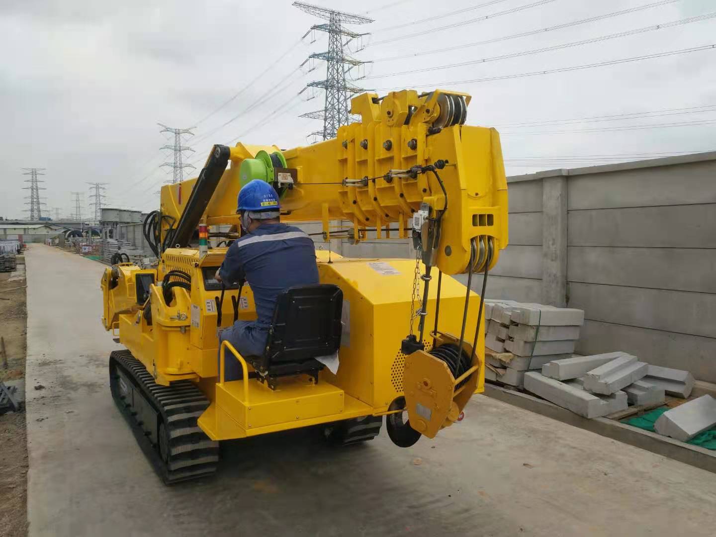 China Nucrane Official Manufacturer 3 Ton Mini Spider Crawler Crane with Ce and ISO Certificate