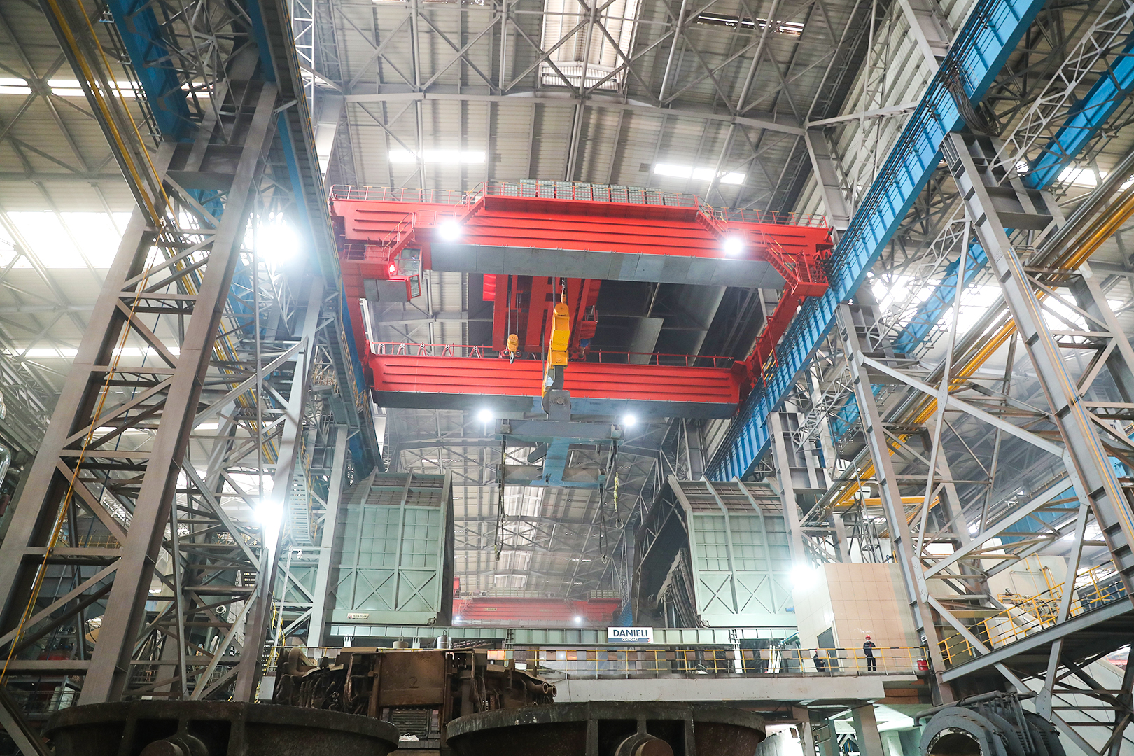 The working environment of metallurgical casting crane