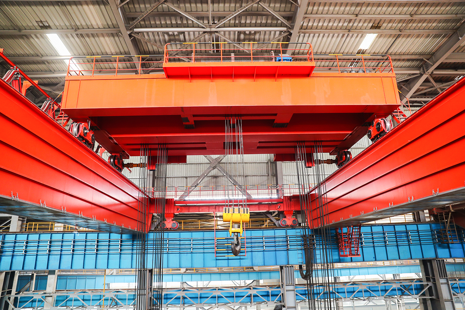 The working environment of metallurgical casting crane